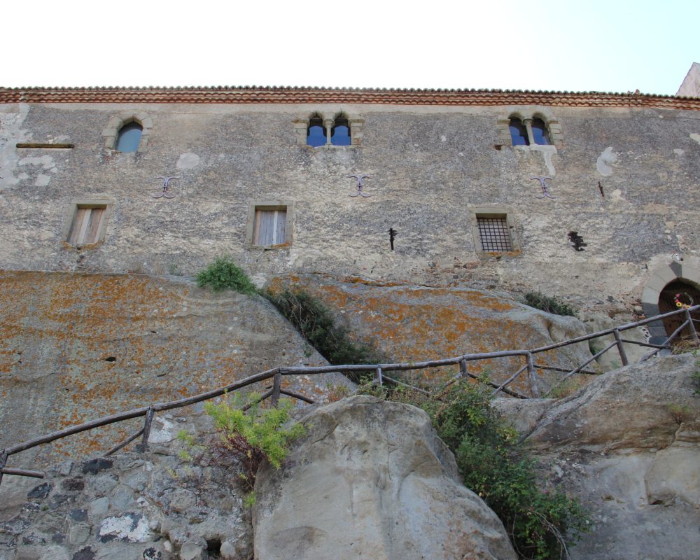 6.castello Ruggero di Lauria