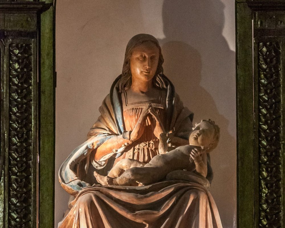 Città Sant'Angelo - 3-Statua in terracotta policroma della Madonna delle Grazie con Bambino di Saturnino Gatti (XVI secolo), Collegiata di San Michele Arcangelo